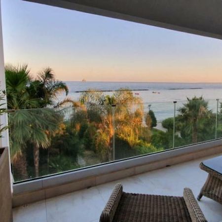Pegasus Beach Front Apartment ลิมาซอล ภายนอก รูปภาพ