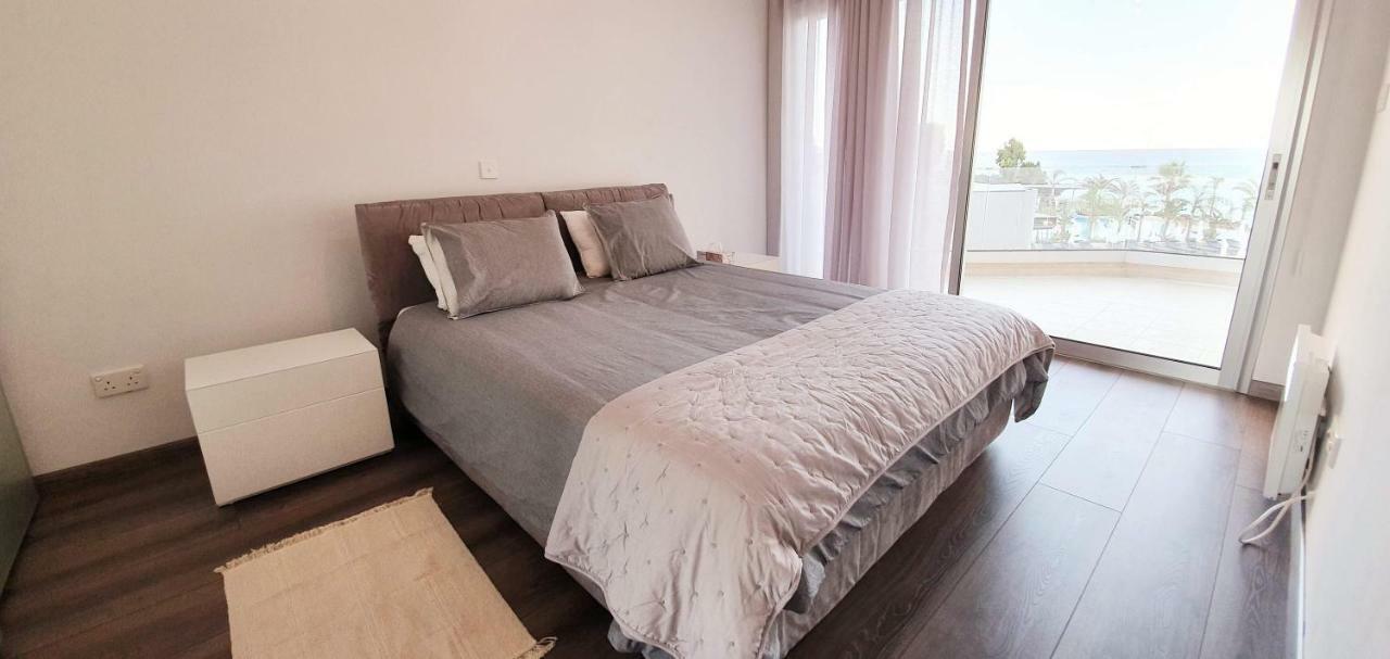 Pegasus Beach Front Apartment ลิมาซอล ภายนอก รูปภาพ