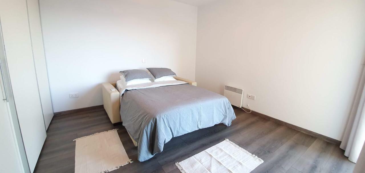 Pegasus Beach Front Apartment ลิมาซอล ภายนอก รูปภาพ