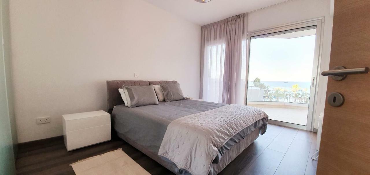 Pegasus Beach Front Apartment ลิมาซอล ภายนอก รูปภาพ