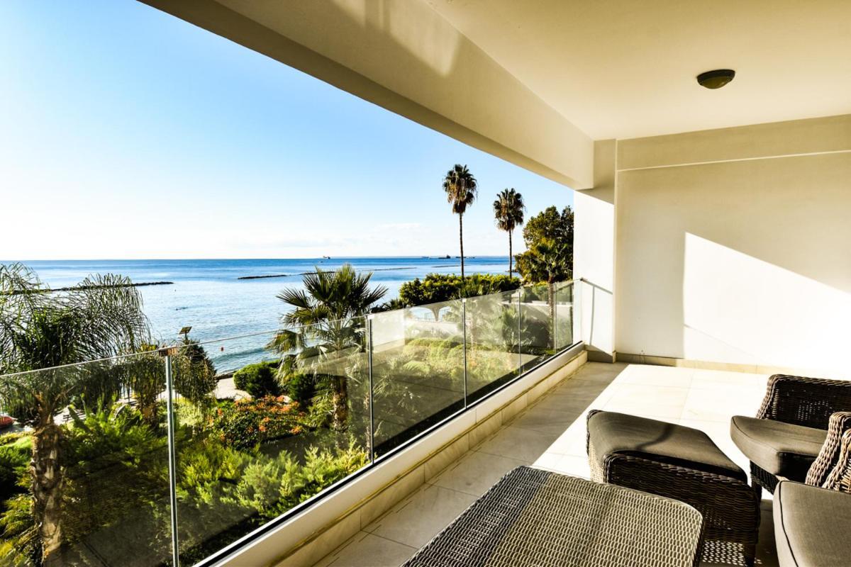 Pegasus Beach Front Apartment ลิมาซอล ภายนอก รูปภาพ