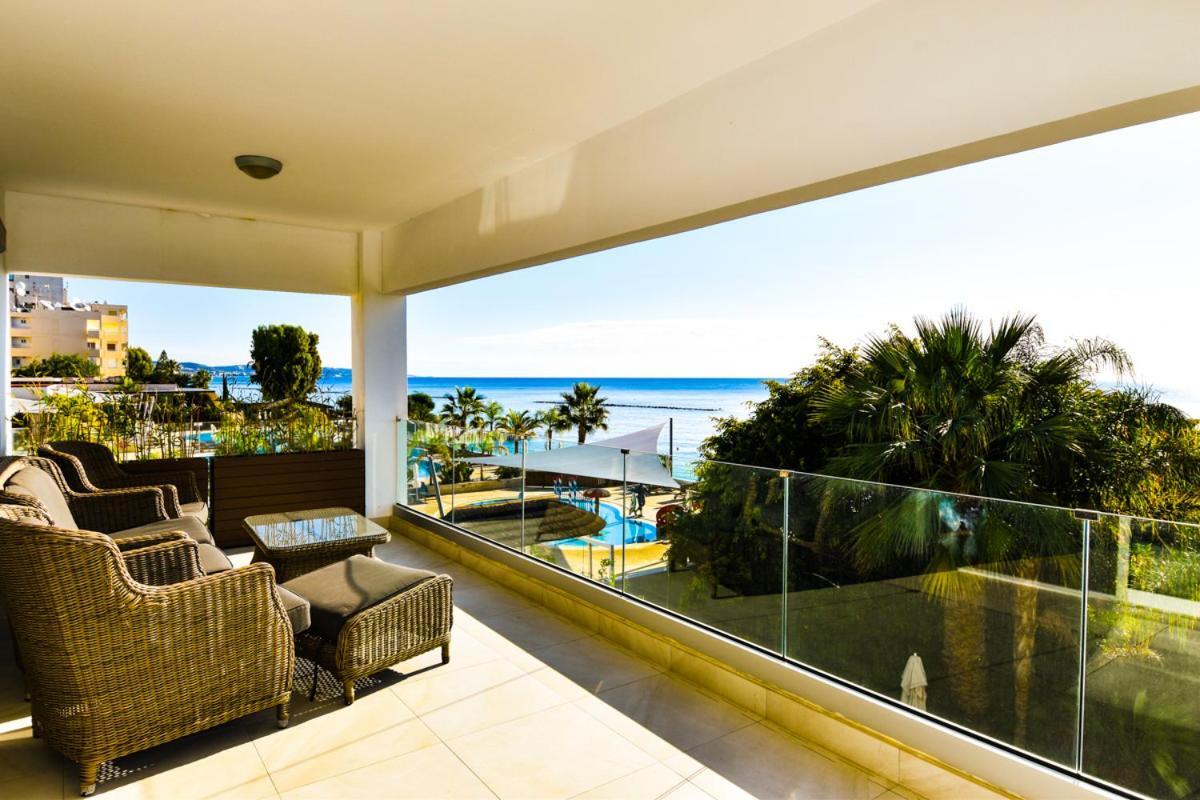 Pegasus Beach Front Apartment ลิมาซอล ภายนอก รูปภาพ